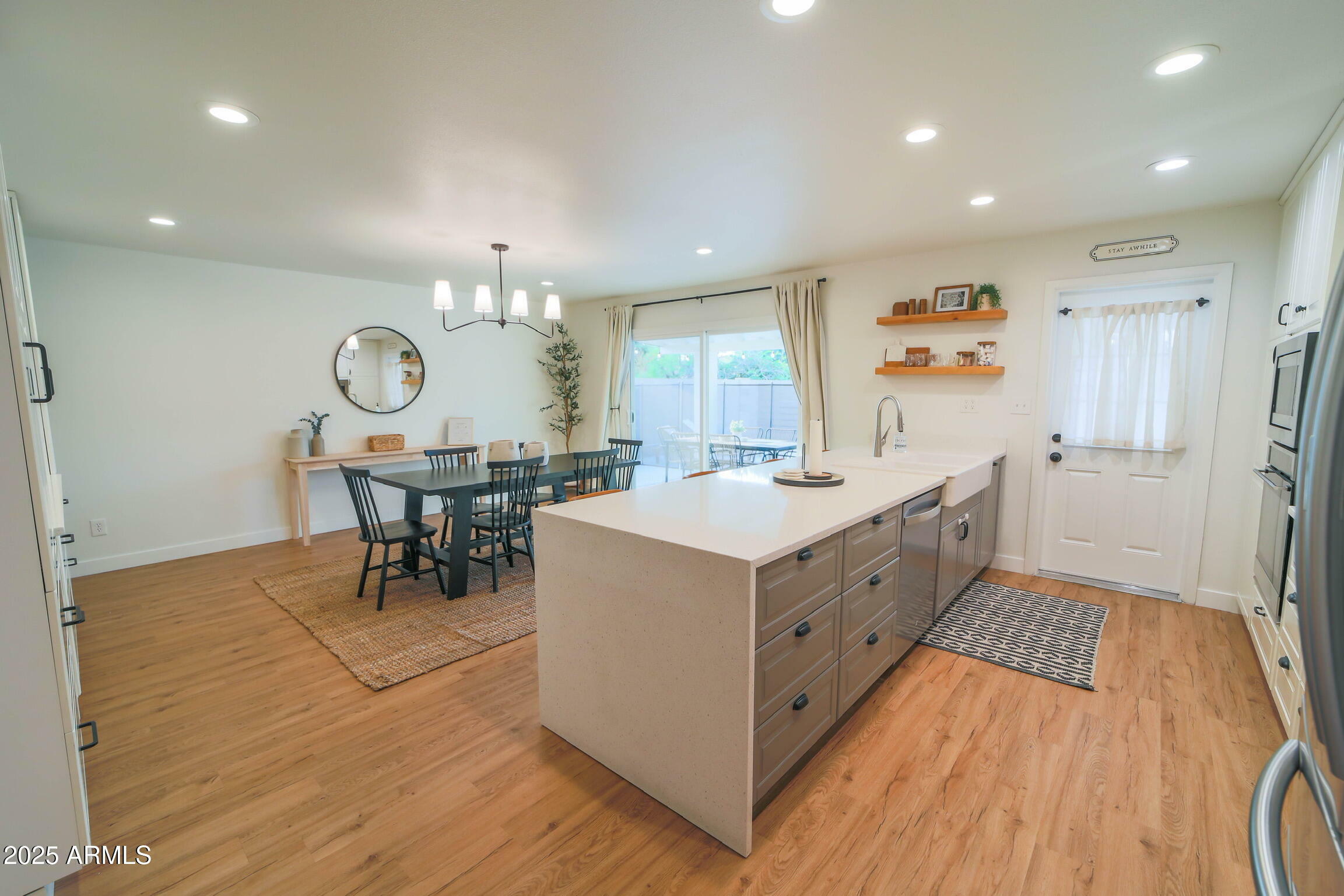 Property Photo: 1224 E Alameda Drive AZ 85282