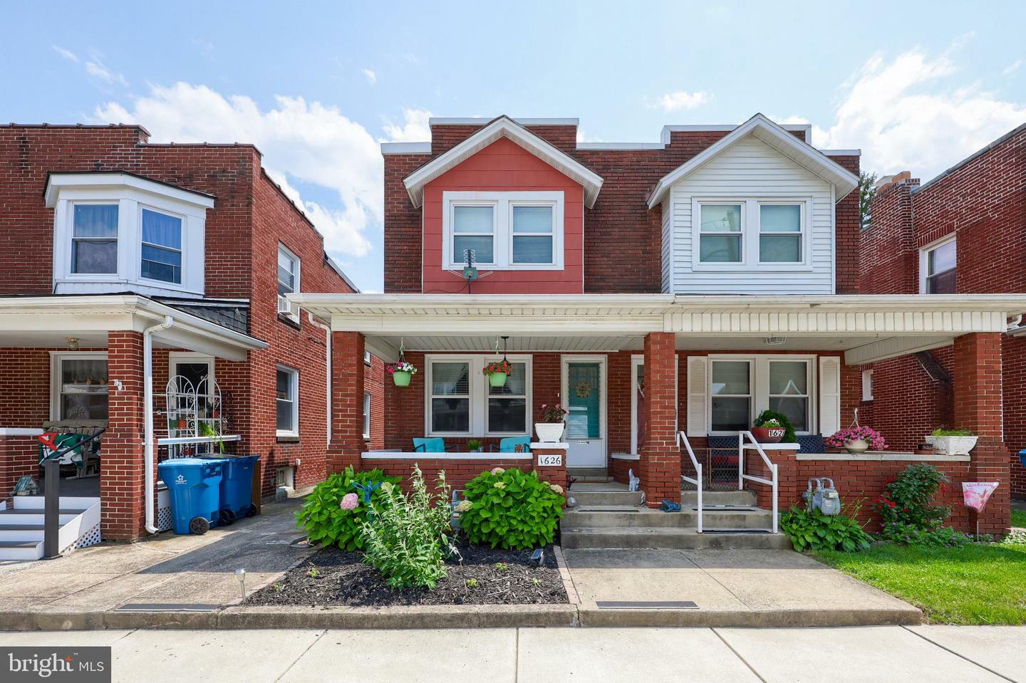Property Photo: 1626 W Philadelphia Street PA 17404