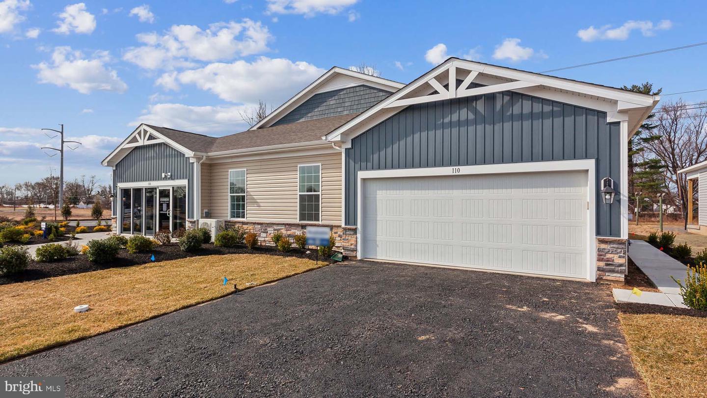 Property Photo: 206 Delhaas Circle PA 19007