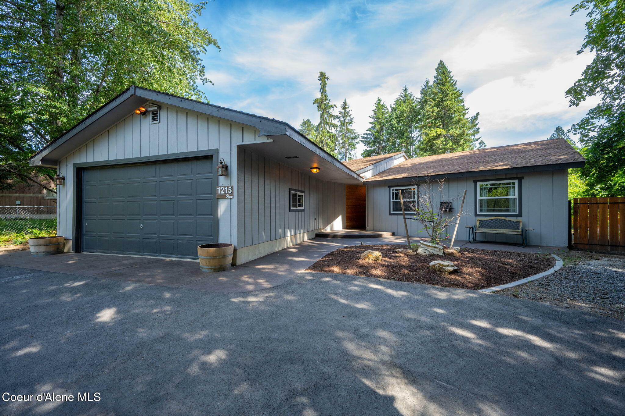 Property Photo: 1215 E Shorewood Ct ID 83815