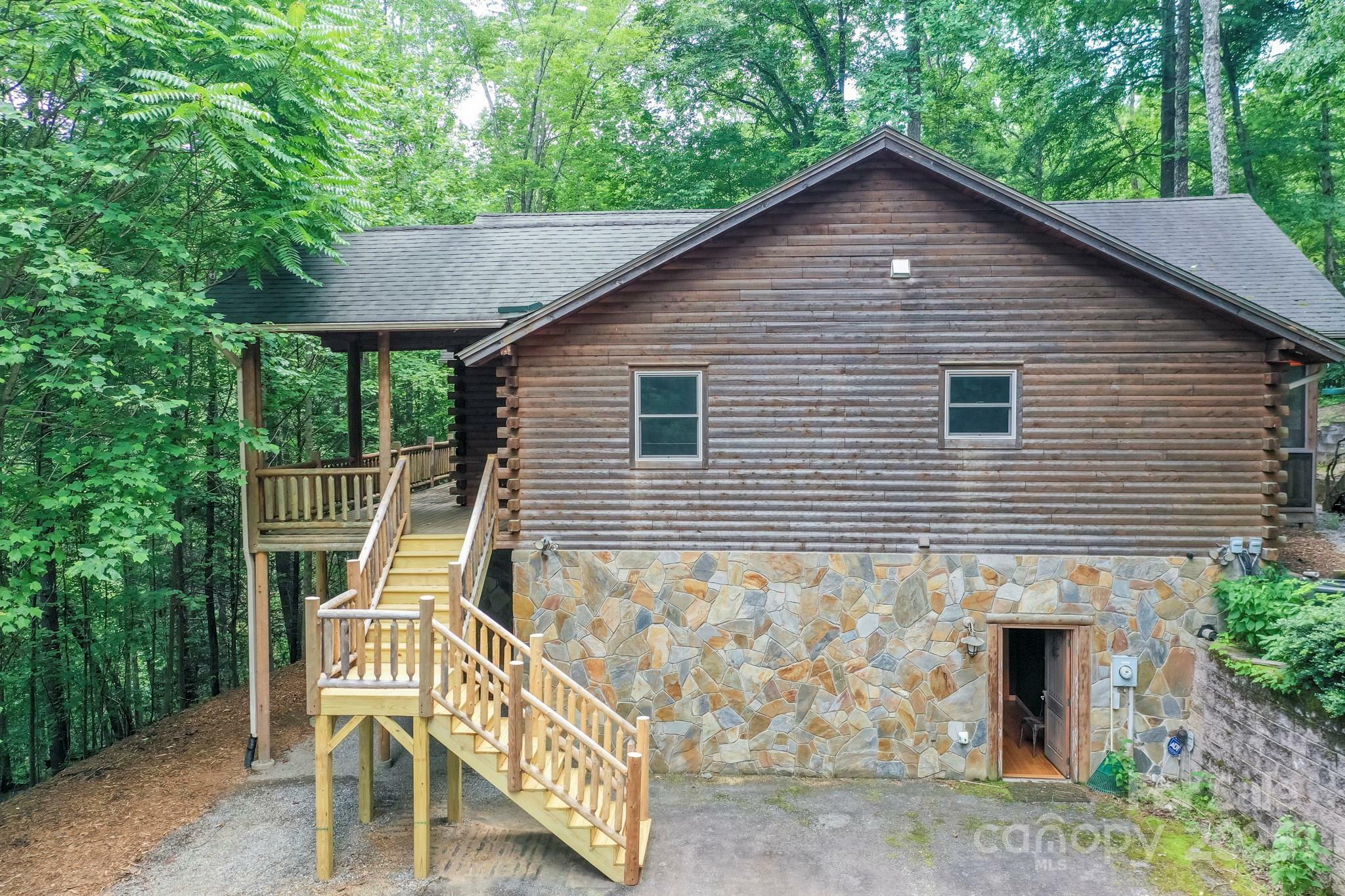 Property Photo: 184 Sunlight Path NC 28746