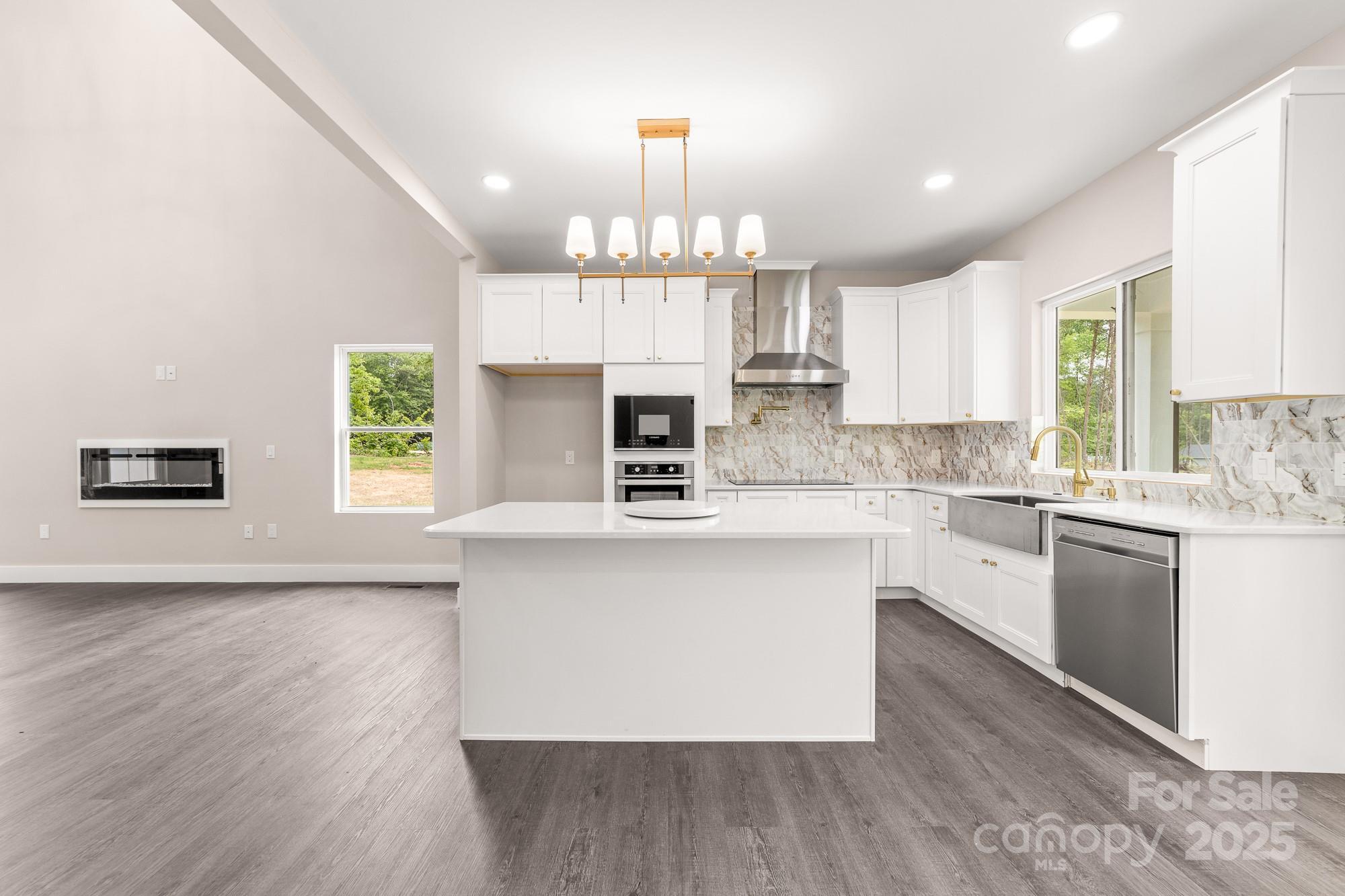 Property Photo: 1471 Marshbrooke Lane NC 28609