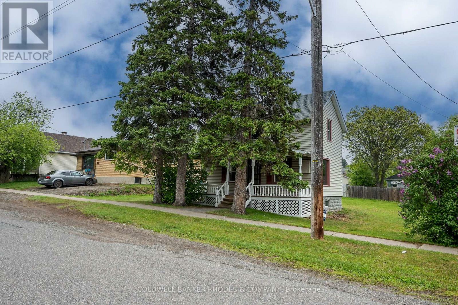 Photo de la propriété: 73 Empress Avenue North ON P7A 6C2