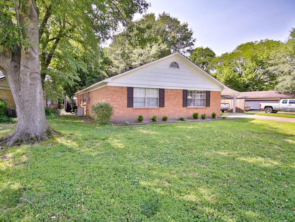 Property Photo: 1102 Bridgeport Drive AR 72301
