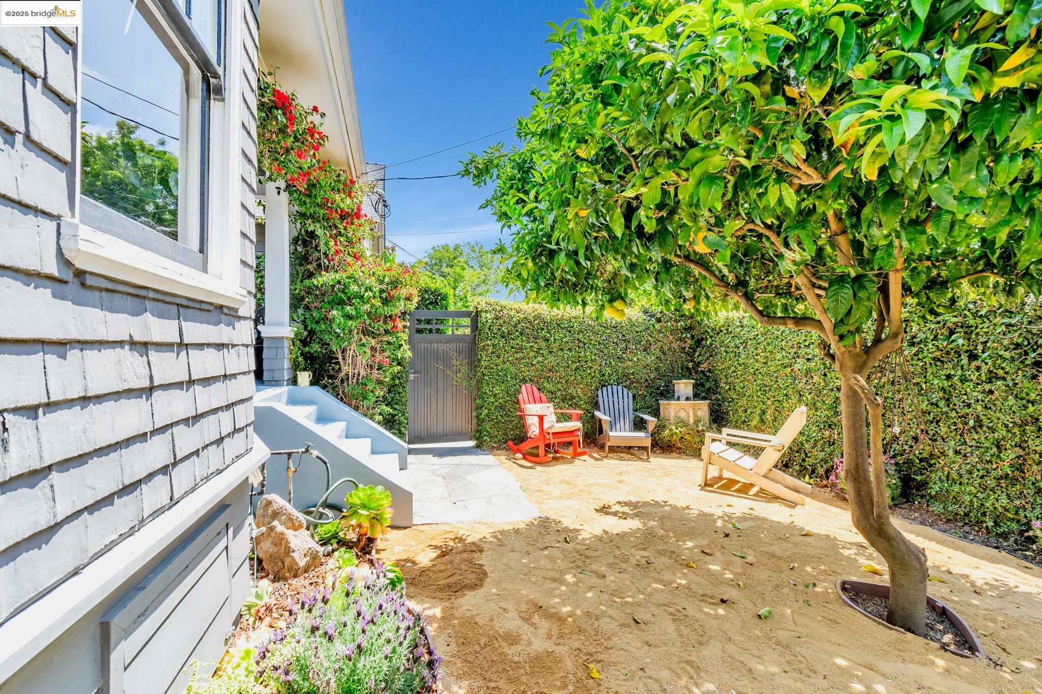 Property Photo: 6108 Hillegass Ave CA 94618