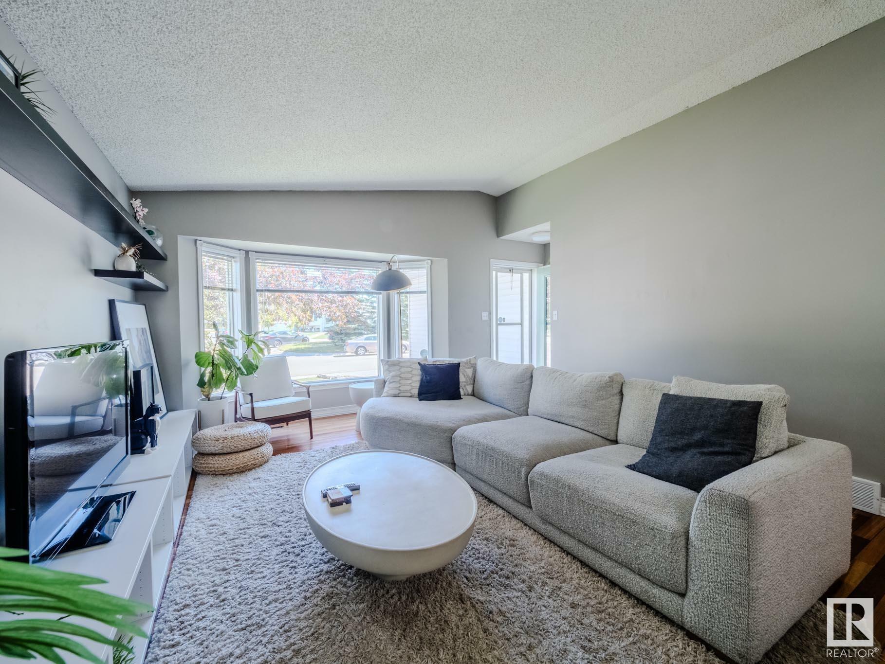 Property Photo: 381 Village Terrace AB T8A 4V9