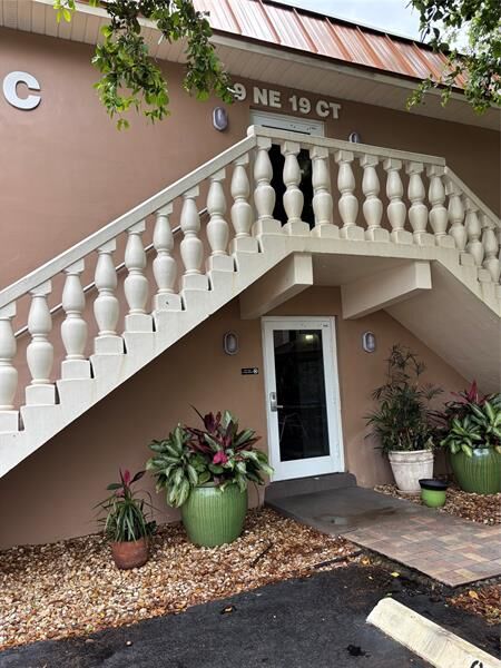 Property Photo: 9 NE 19 Ct 102C FL 33305