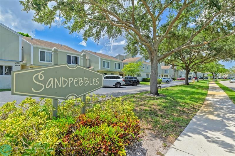 Property Photo: 8003 Lagos De Campo Blvd 8003 FL 33321