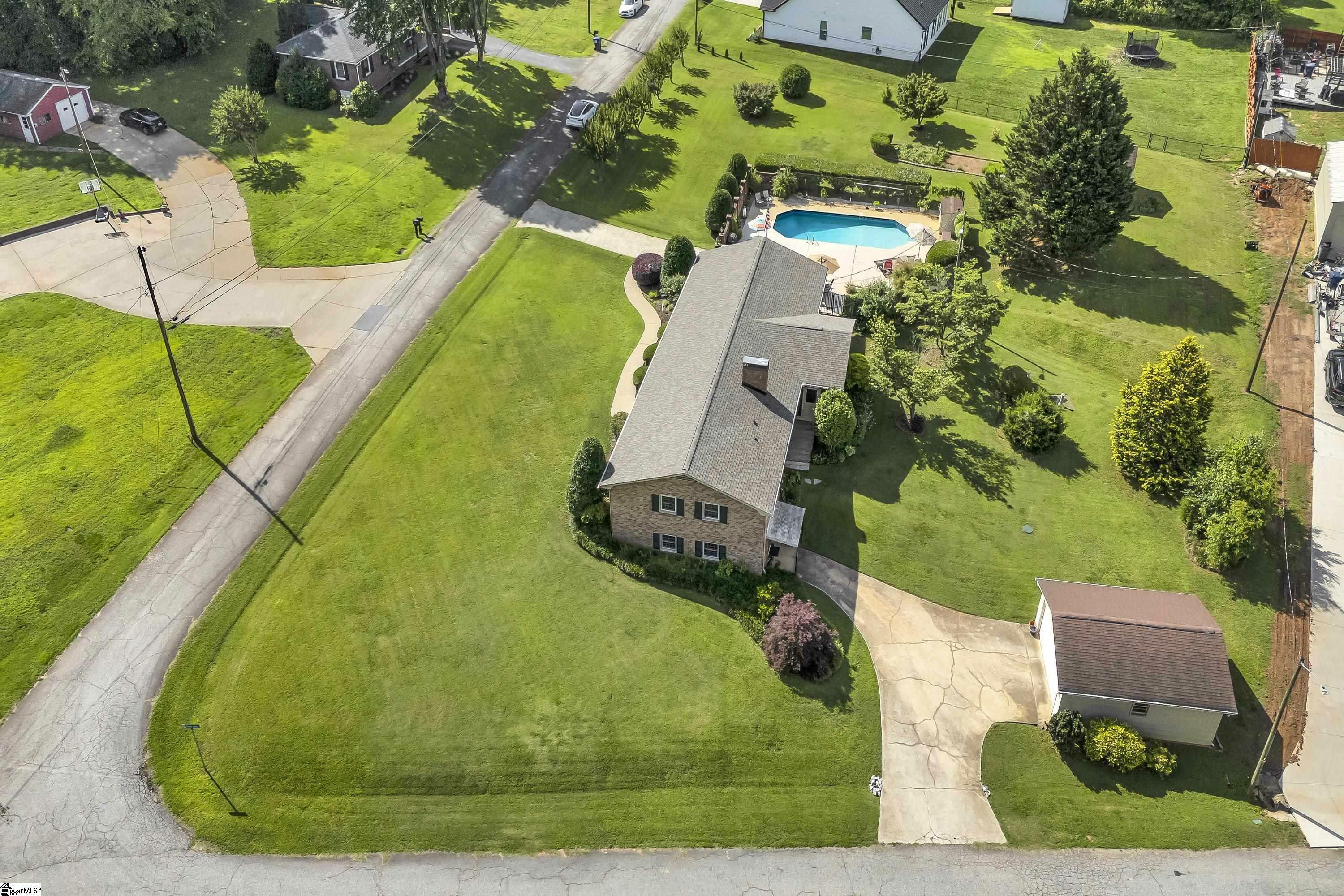 Property Photo: 135 James Avenue SC 29385