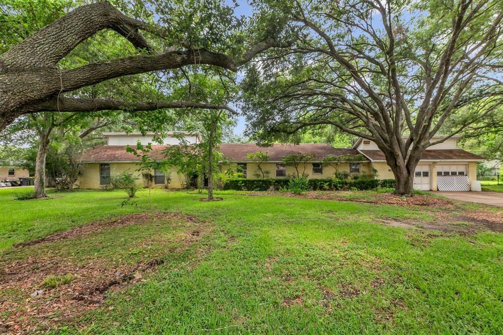 Property Photo: 3405 E Circle Drive TX 77581