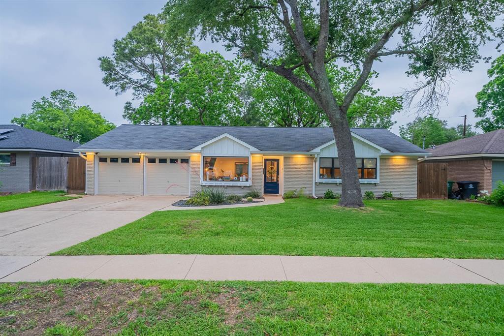 Property Photo: 5810 Effingham Drive TX 77035