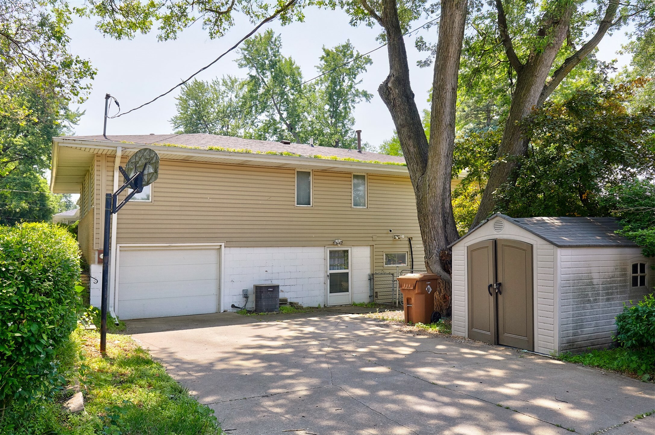 Property Photo: 3922 73rd Street IA 50322