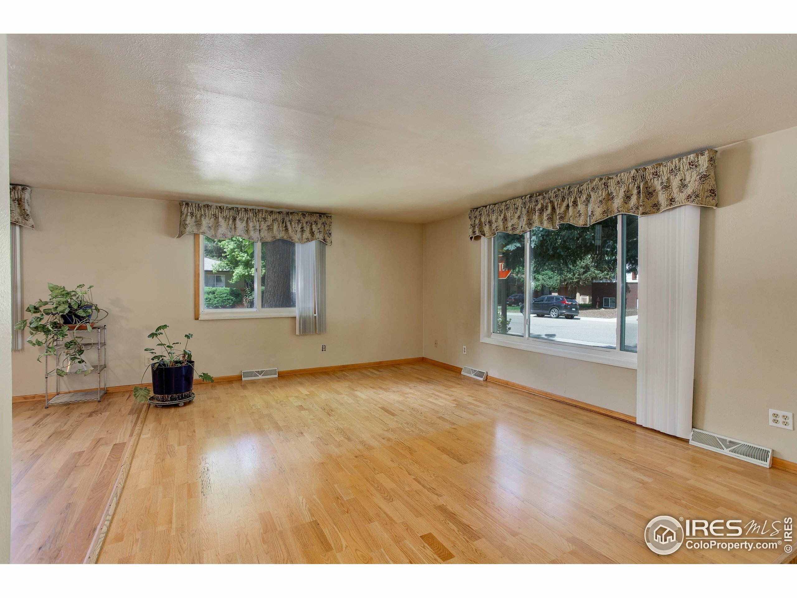 Property Photo: 1133 Frontier Dr CO 80501
