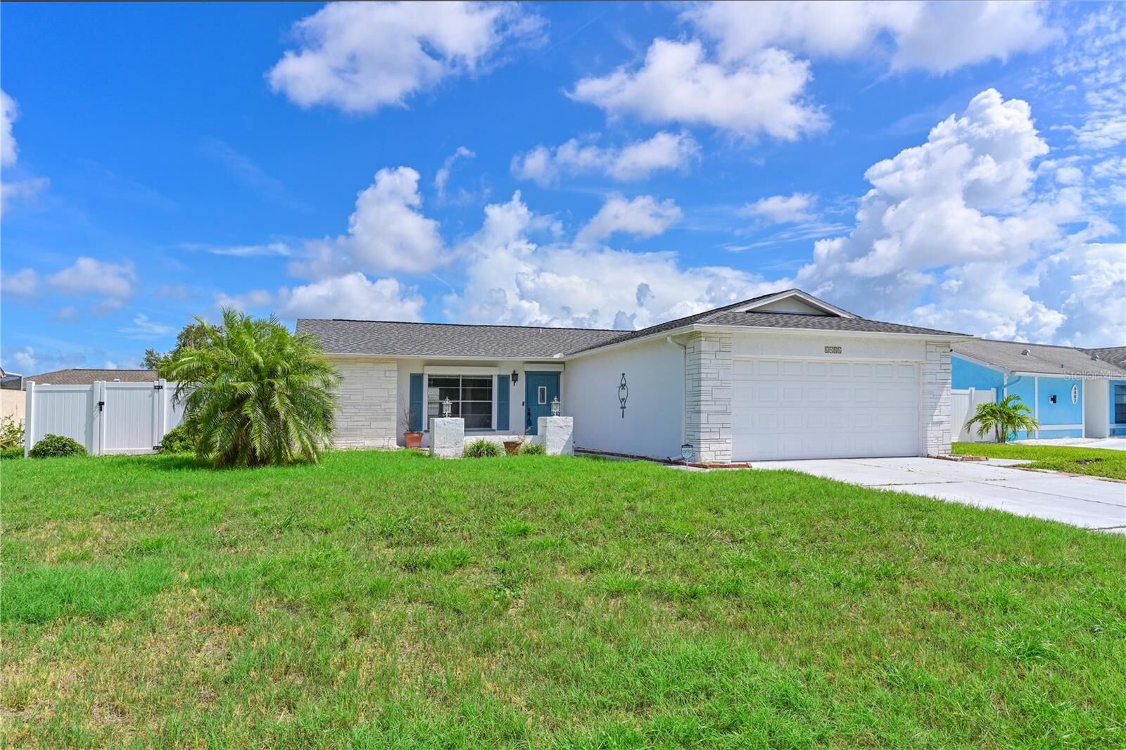 Property Photo: 6406 16th Avenue Drive W FL 34209