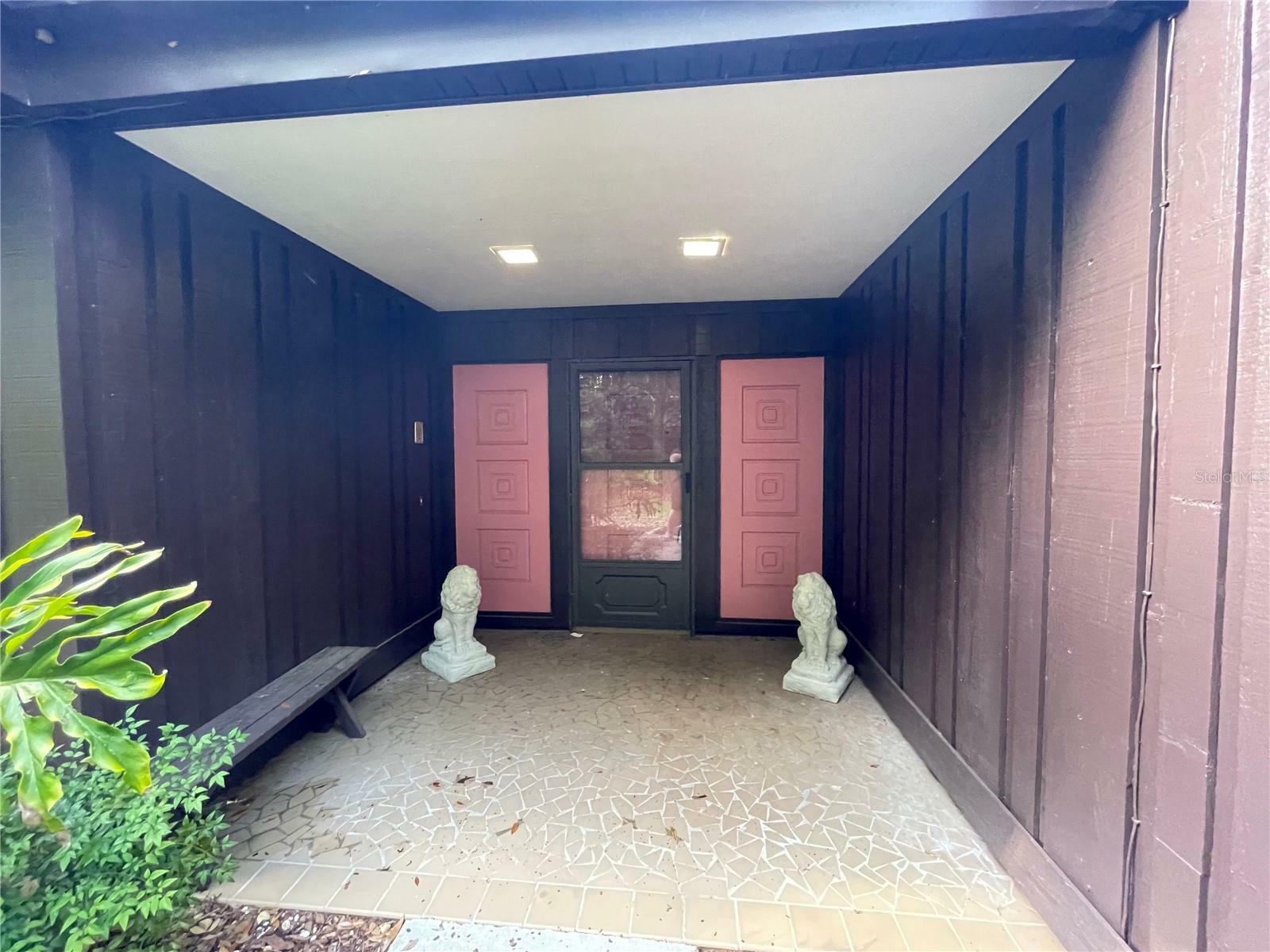 Property Photo: 4140 NW 44th Avenue FL 32606