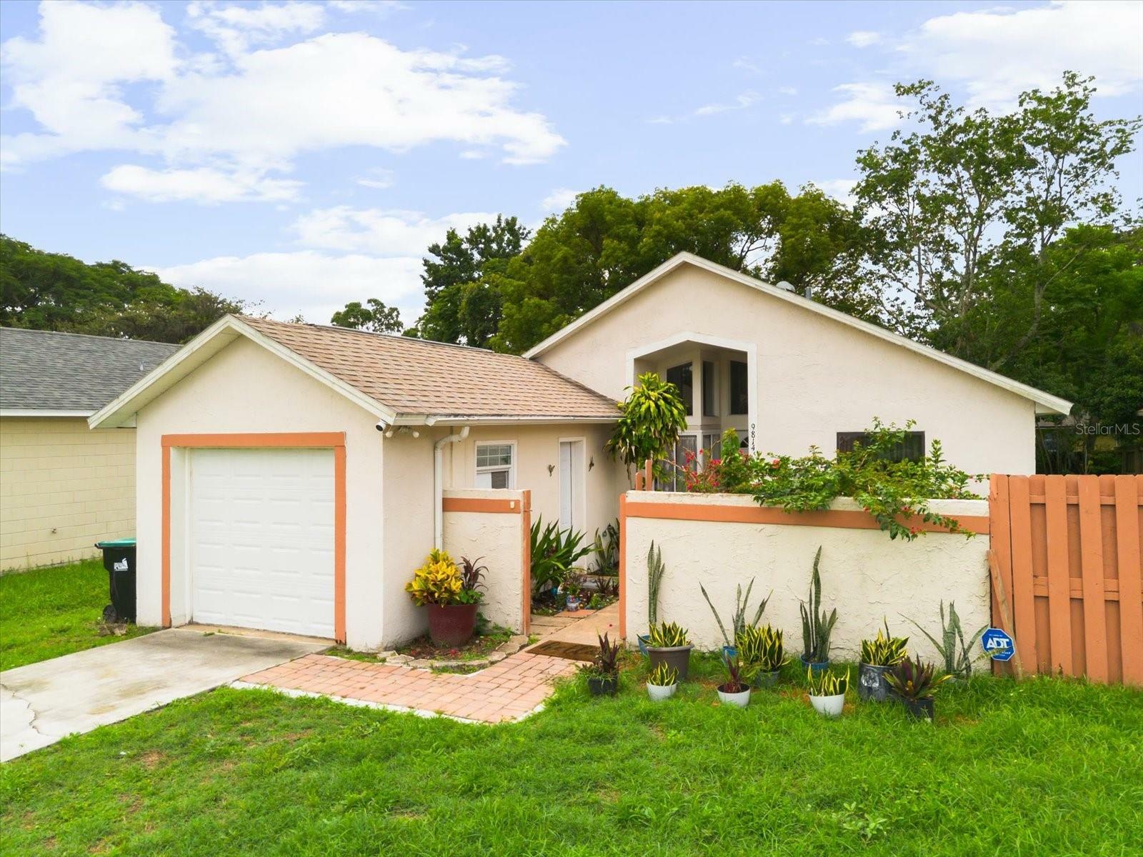 Property Photo: 9814 Piney Point Circle FL 32825