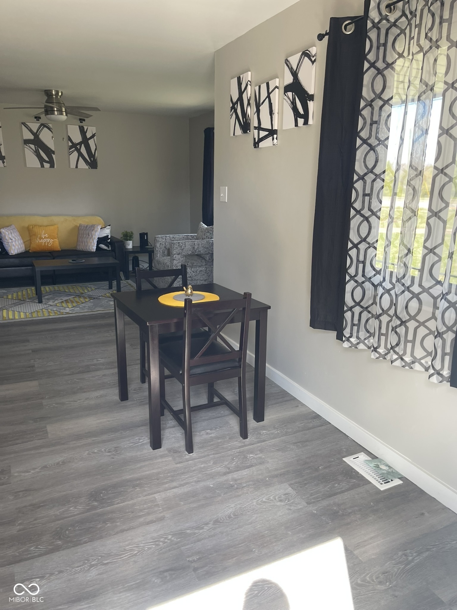 Property Photo: 880 N Avon Avenue IN 46123