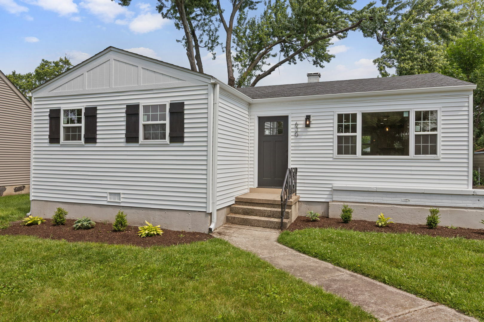 Property Photo: 630 E Le Moyne Avenue IL 60148