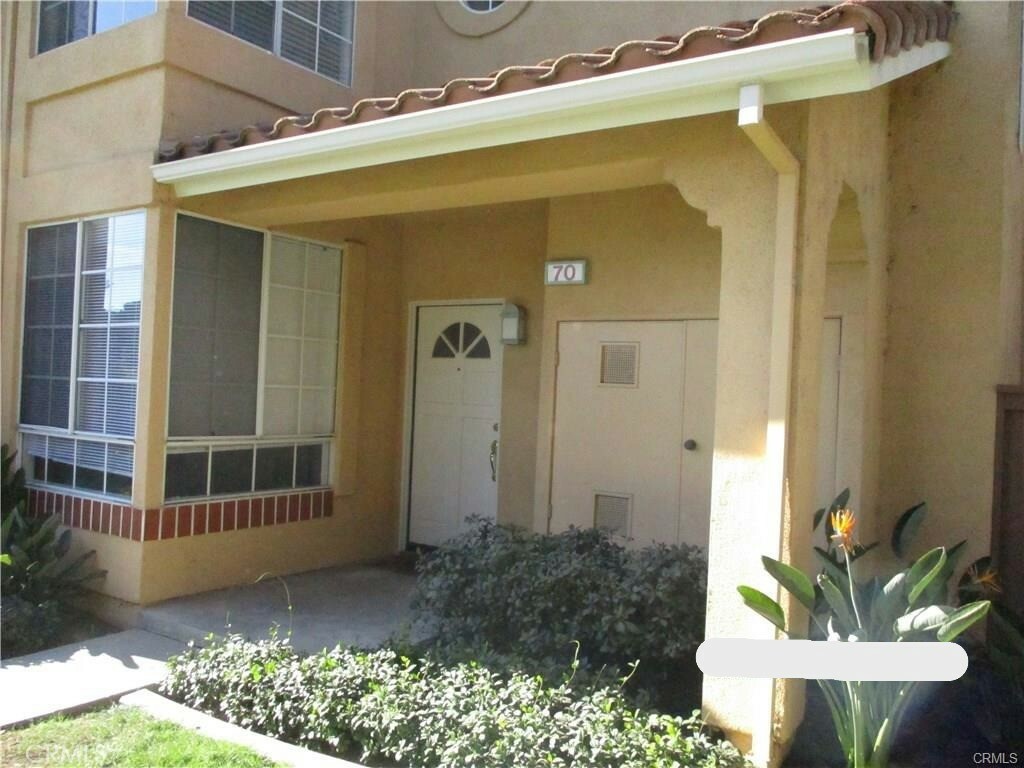 Property Photo: 70 Costero Aisle 304 CA 92614