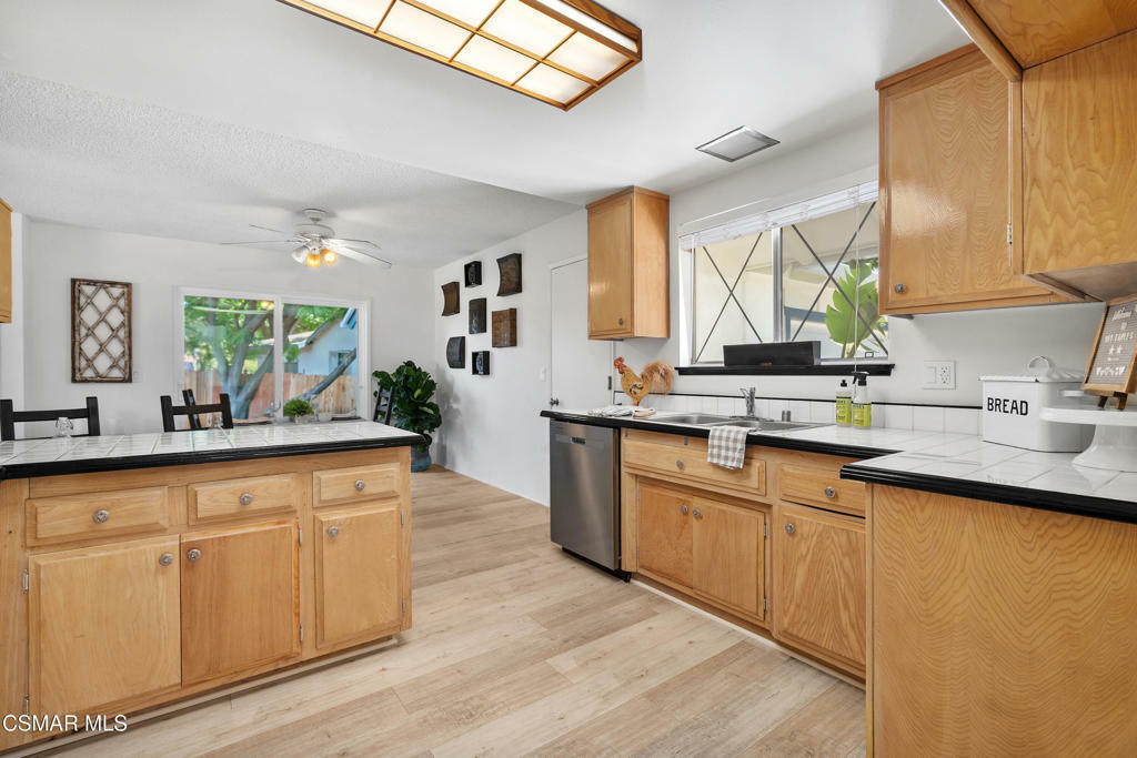 Property Photo: 951 Tapies Court CA 91320