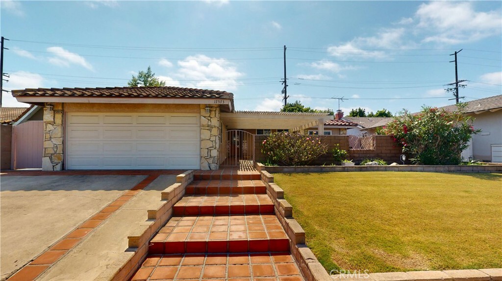 17573 Santa Cristobal Street  Fountain Valley CA 92708 photo