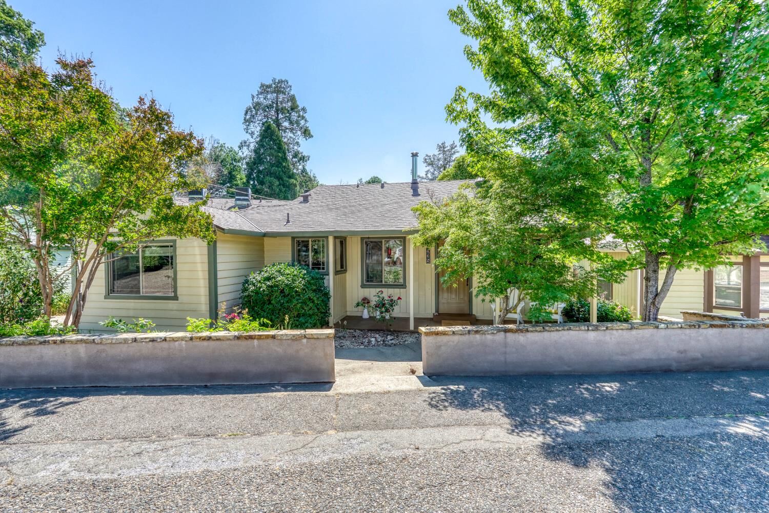 Property Photo:  935 Simas Way  CA 95667 