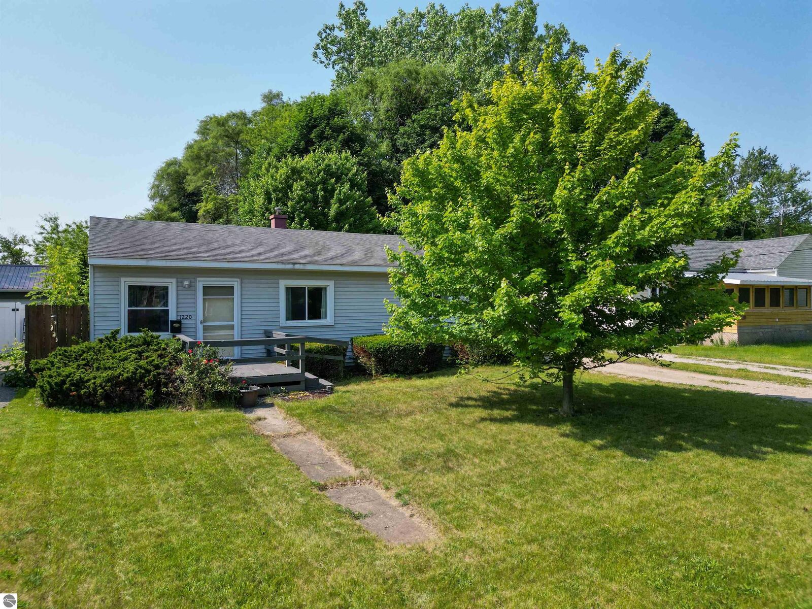 Property Photo:  1220 E Gaylord Street  MI 48858 