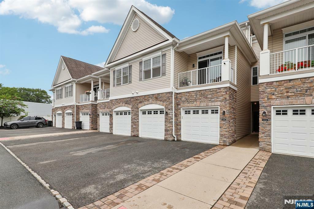 Property Photo:  28 Elston Court 28  NJ 07420 
