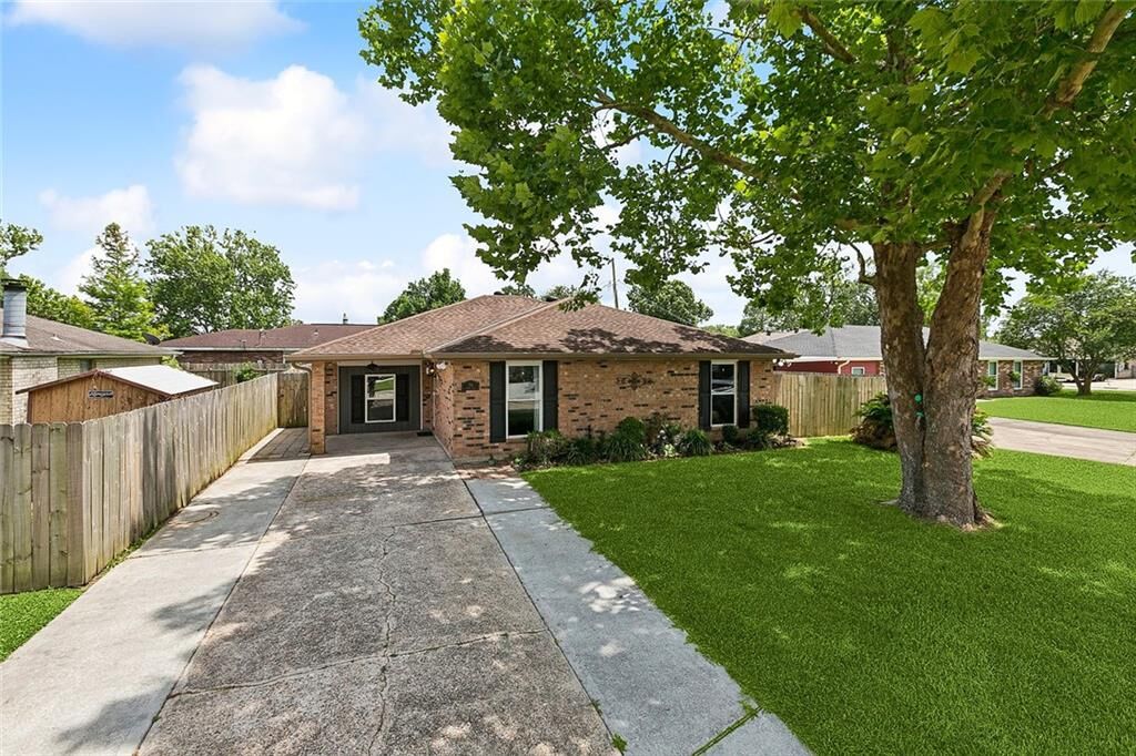 Property Photo: 266 Dianne Drive LA 70087