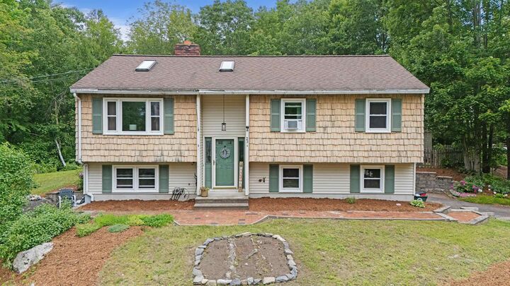 Property Photo: 23 Winter Street NH 03045