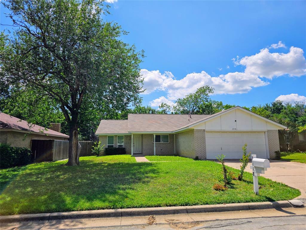 Property Photo: 2218 Honey Creek Lane TX 76006