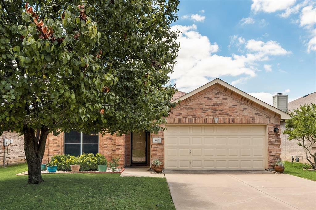 Property Photo: 9120 Winding River Drive TX 76118