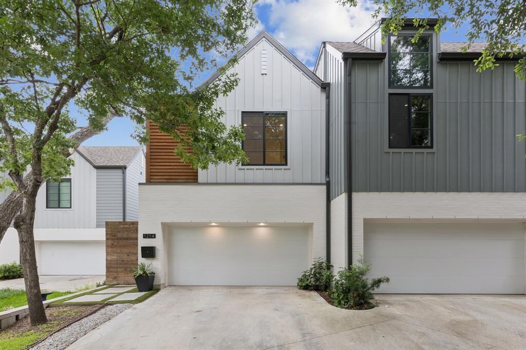 Property Photo: 1214 Haines Avenue TX 75208