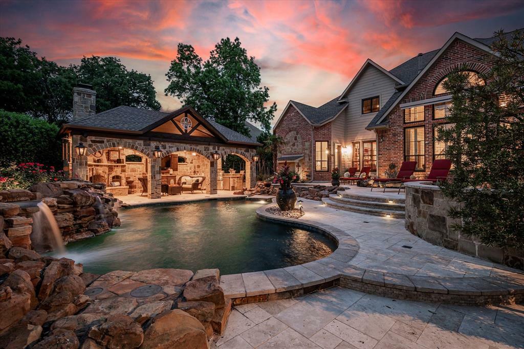 Property Photo: 400 Indian Paintbrush Way TX 76092