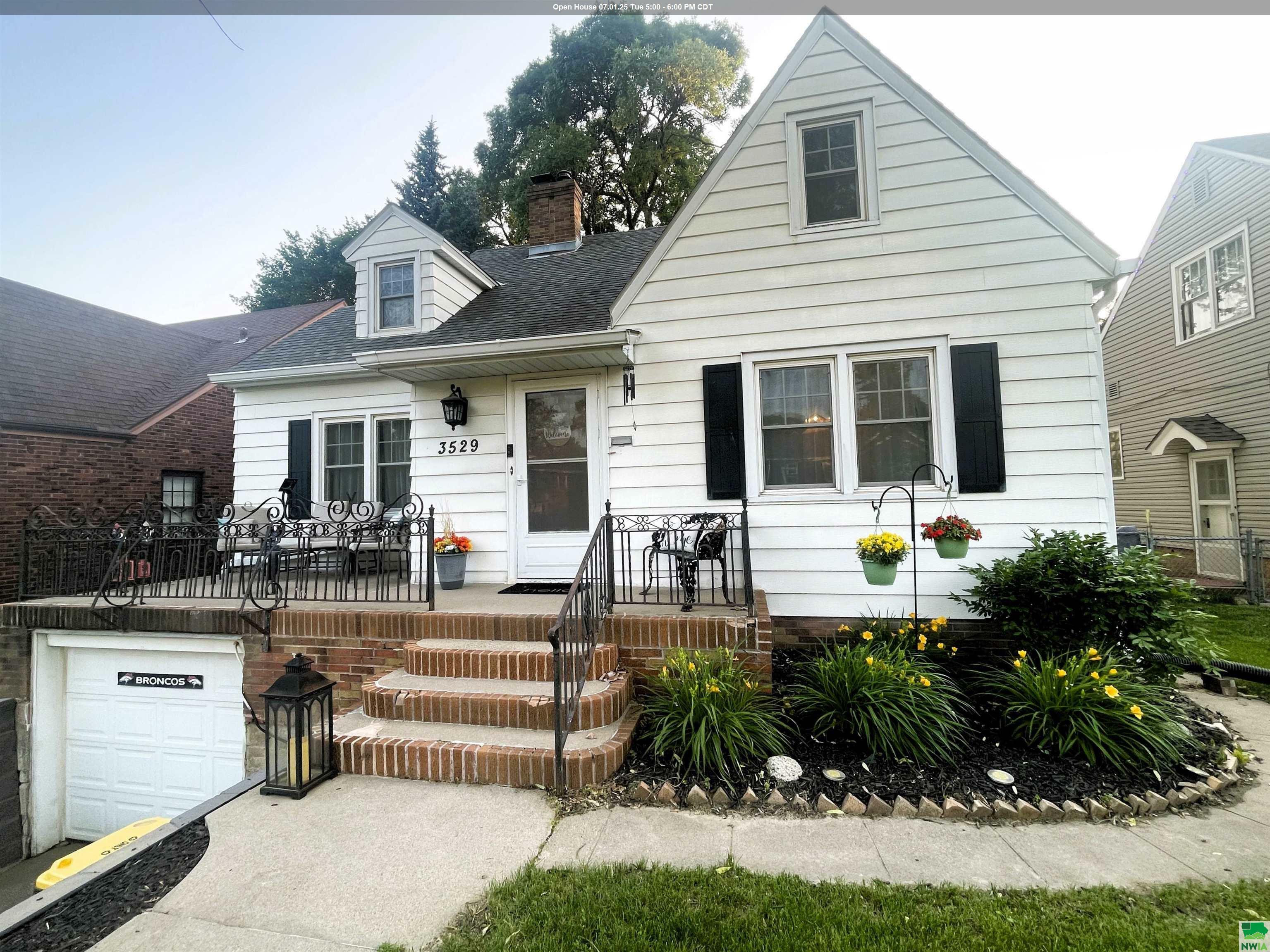 Property Photo:  3529 Nebraska St  IA 51104 