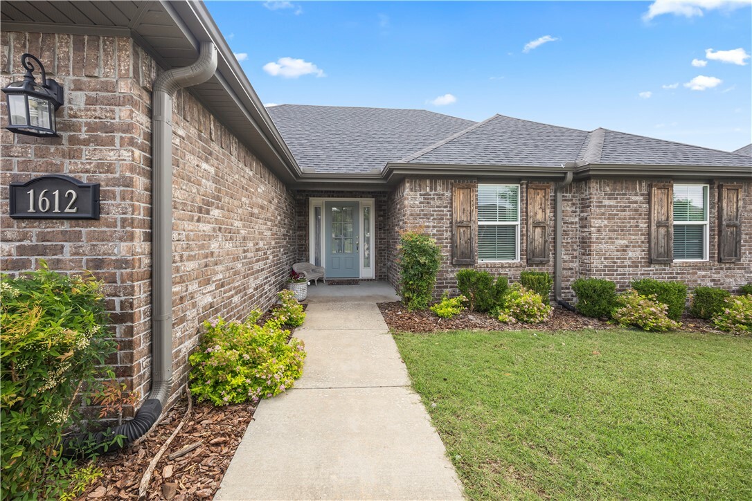 Property Photo: 1612 S Bayberry Avenue AR 72701