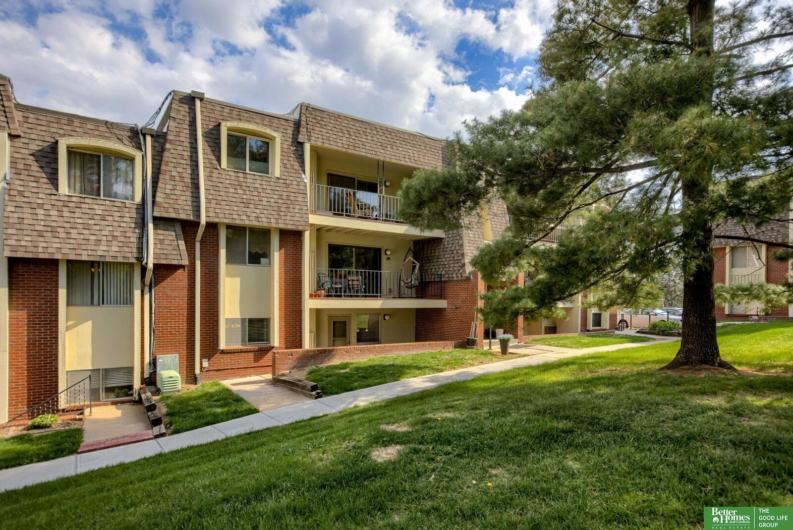 Property Photo: 12025 Pierce Plaza 123 NE 68144