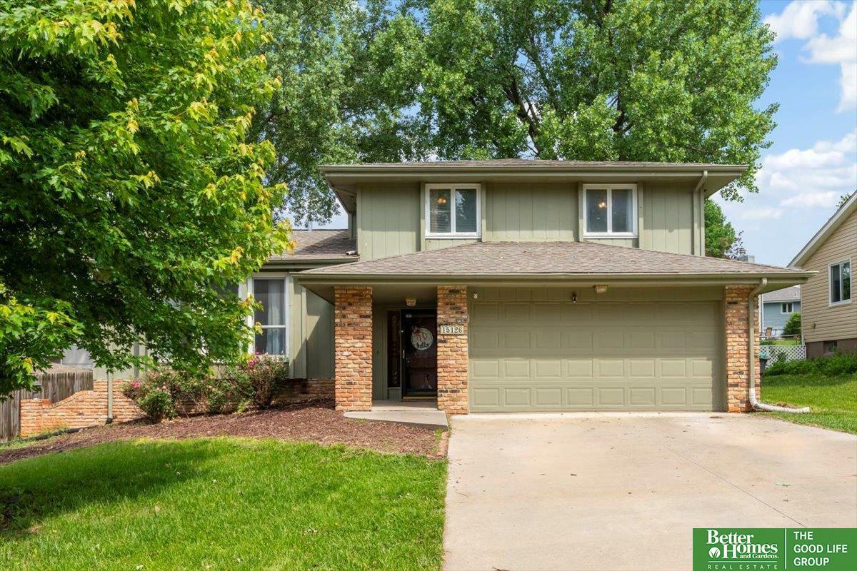 Property Photo: 15126 Fieldcrest Drive NE 68154