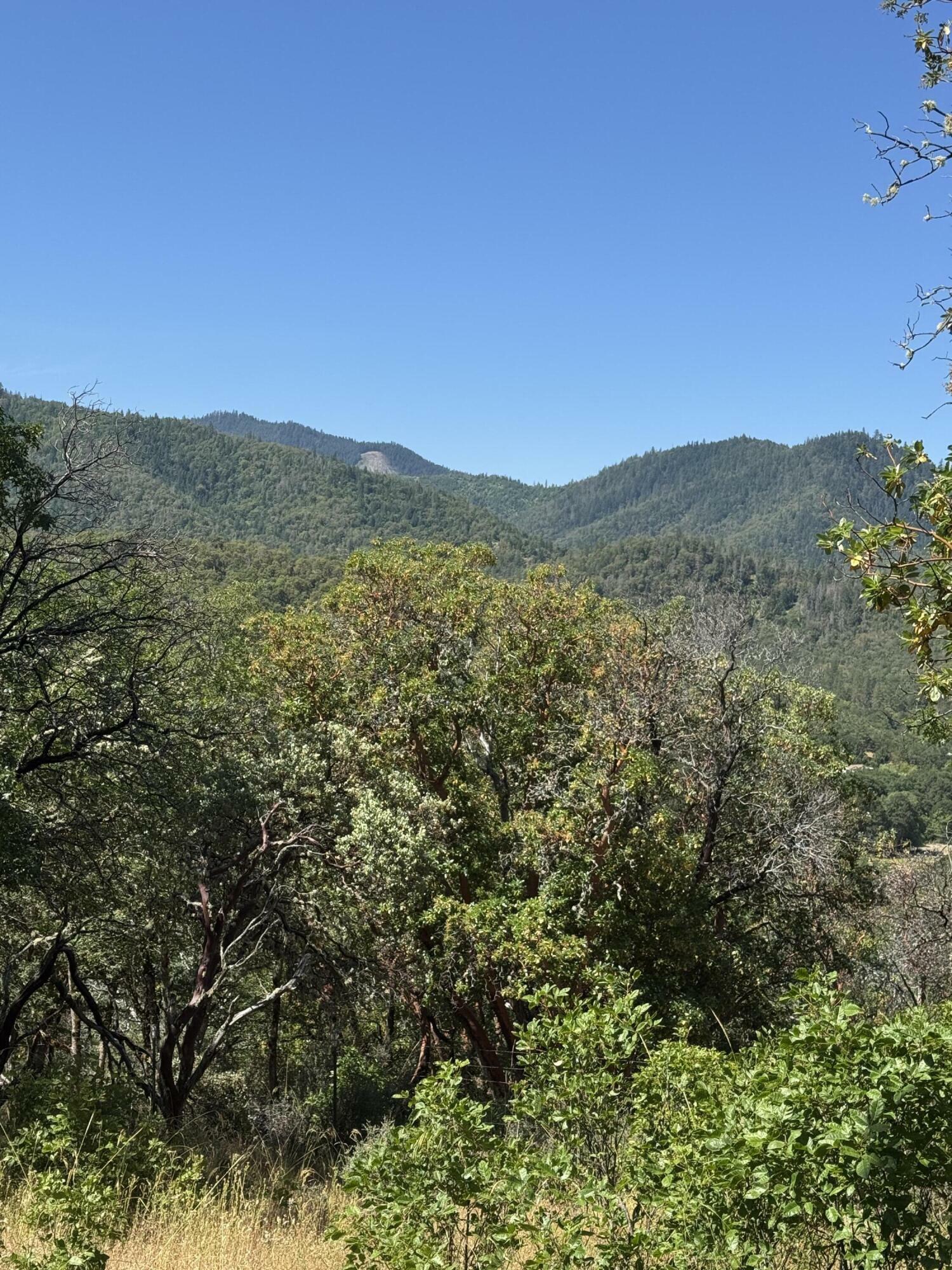 Property Photo: 6060 Old Stage Road OR 97502