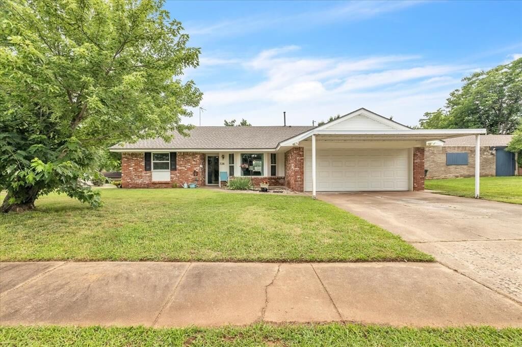 Property Photo:  728 E 26th Street  OK 73013 