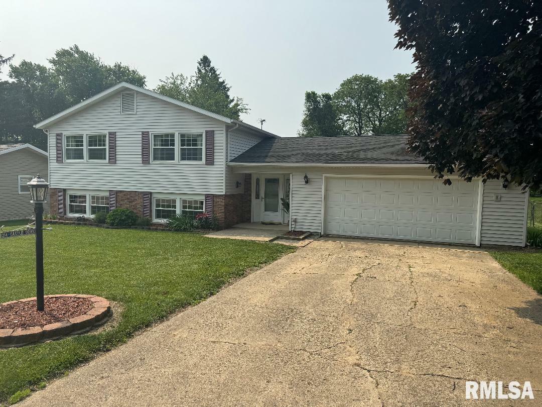 Property Photo:  214 Castle Drive  IL 61525 