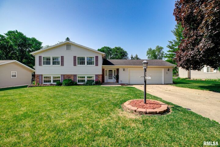 214 Castle Drive  Dunlap IL 61525 photo