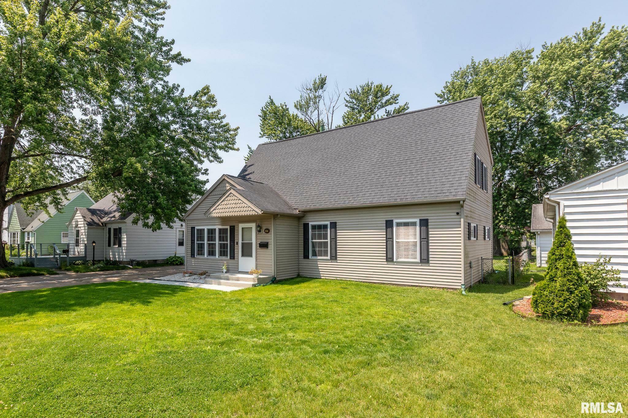 Property Photo:  1417 N 5th Street  IL 61554 