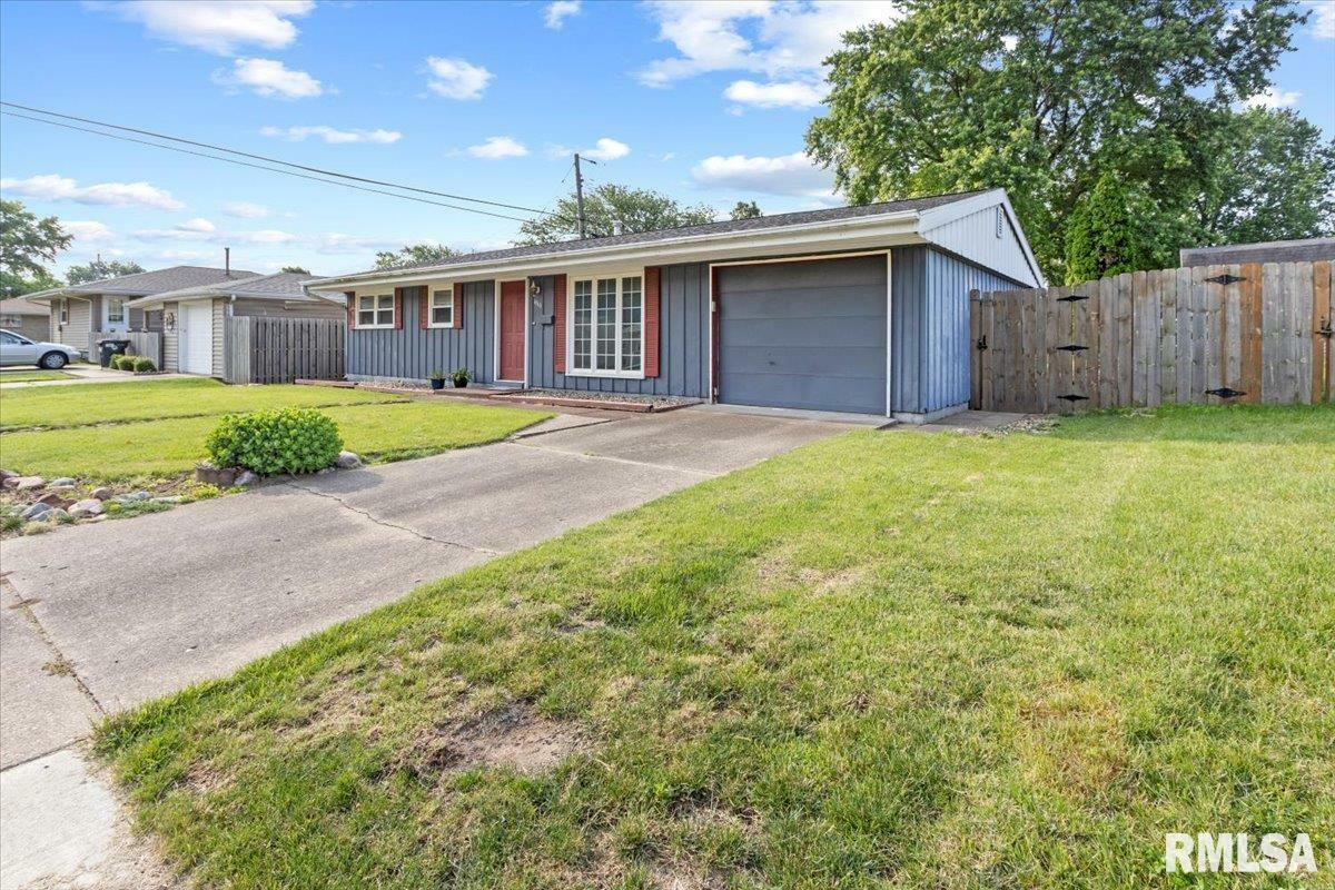 Property Photo: 1810 Windsor Street IL 61554