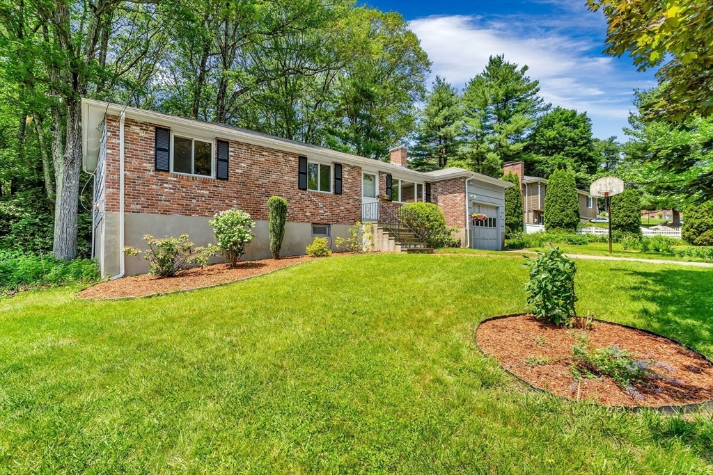 Property Photo:  10 Westview Rd  MA 01701 