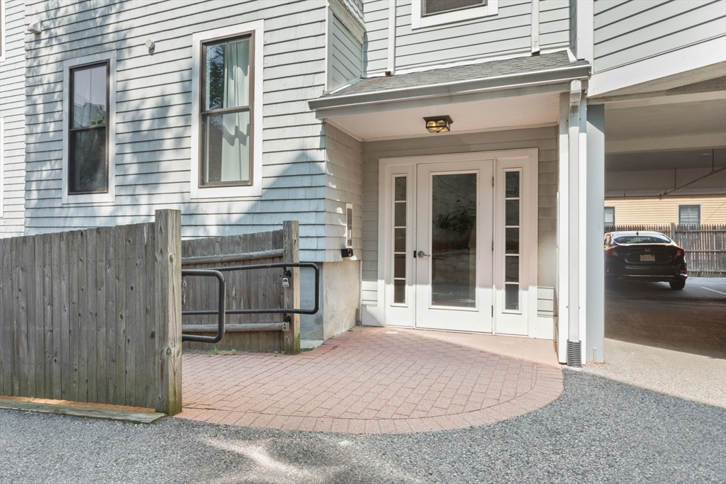 Property Photo:  129 Highland Avenue 4  MA 02143 