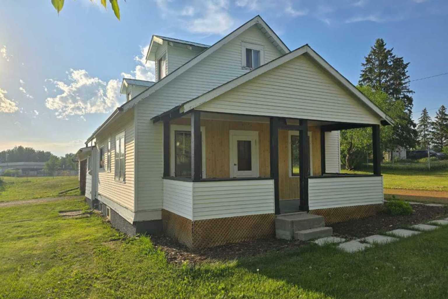 Property Photo: 4908 51 Street AB T0E 2A0