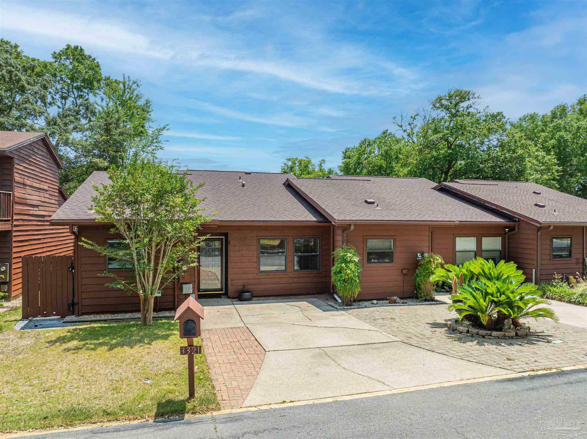 Property Photo: 3321 S Sugartree St FL 32503
