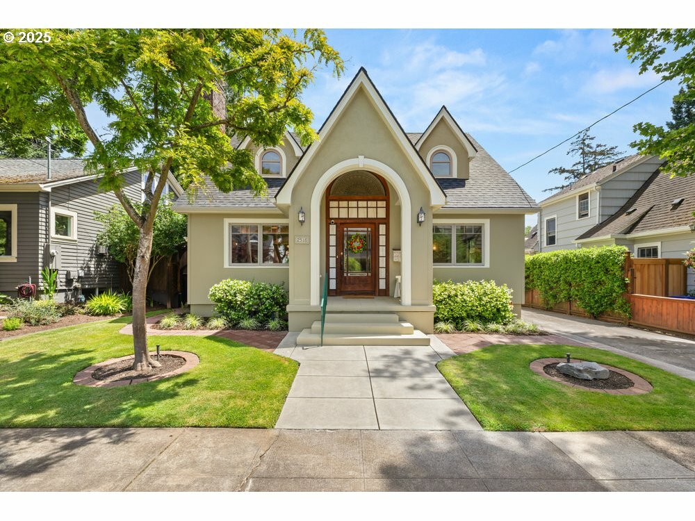 Property Photo: 2516 NE 32nd Ct OR 97212