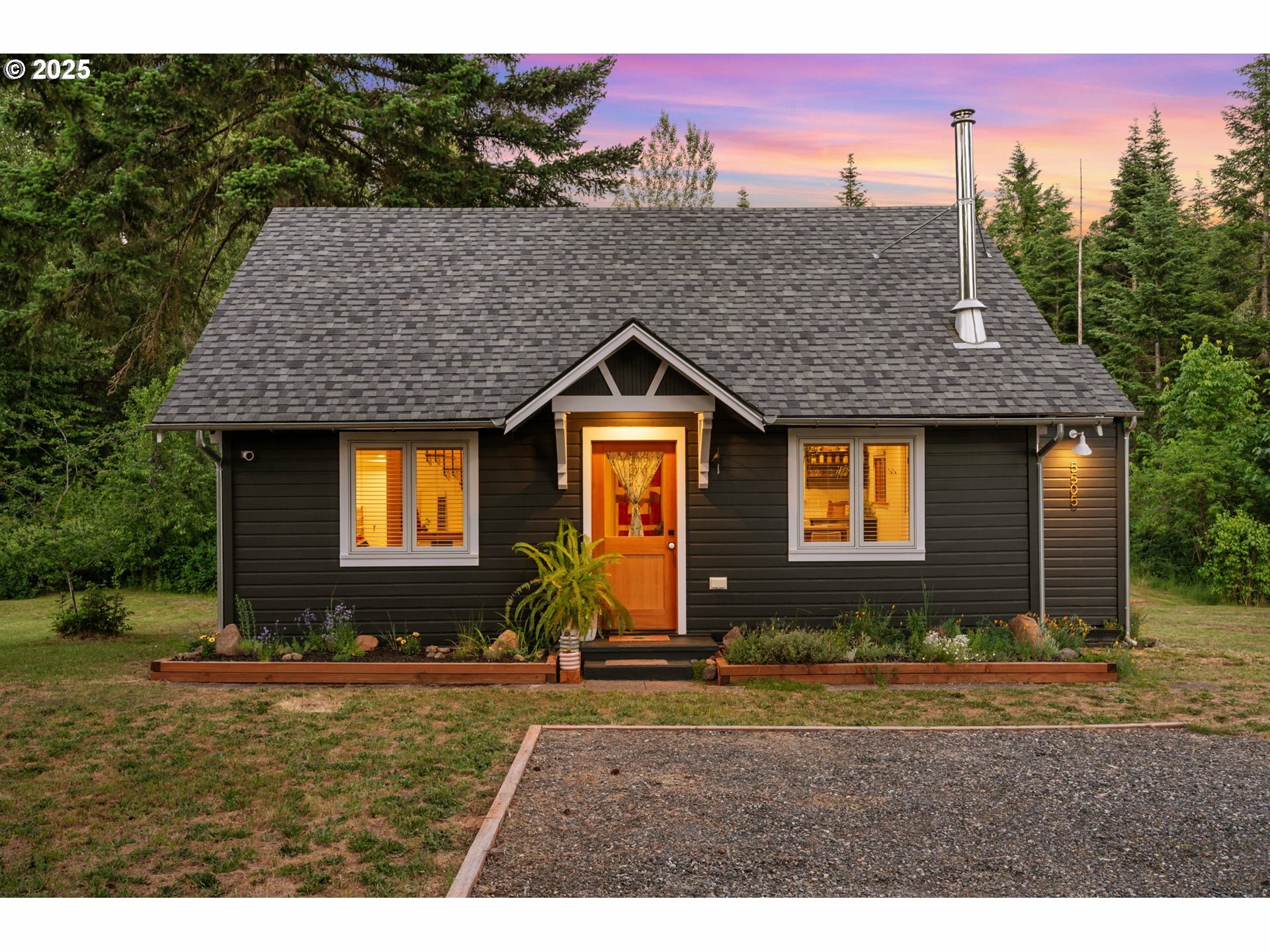 Property Photo: 5505 Highway 35 OR 97041
